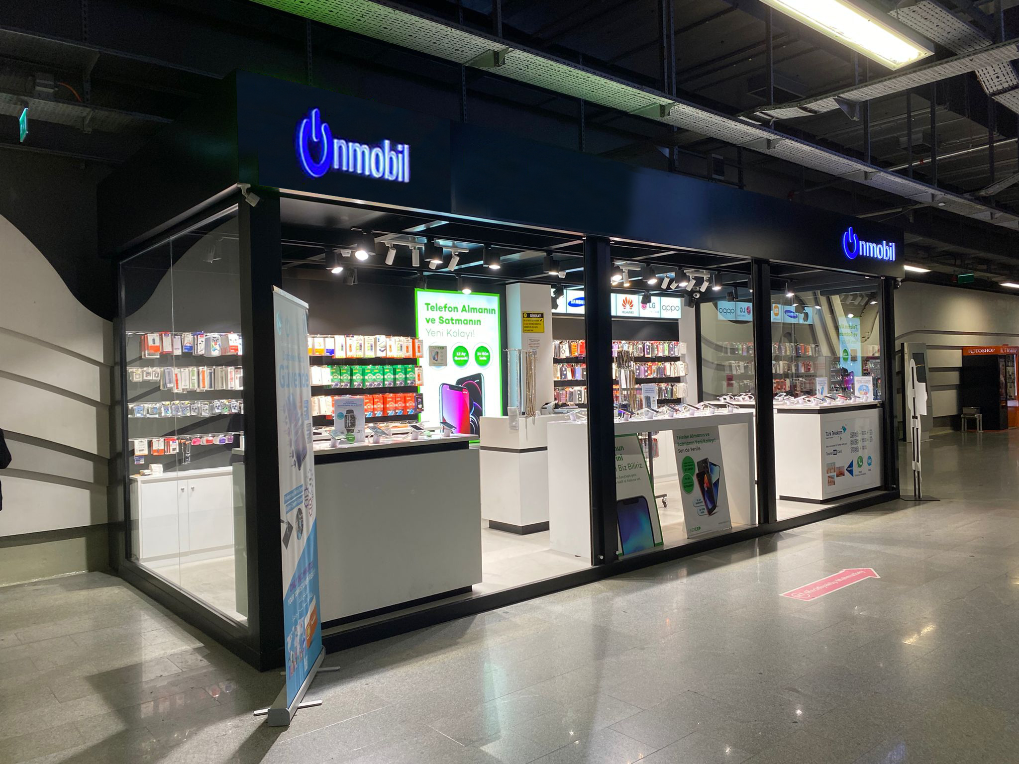 Mecidiyeköy Metro İstasyonu Mağaza