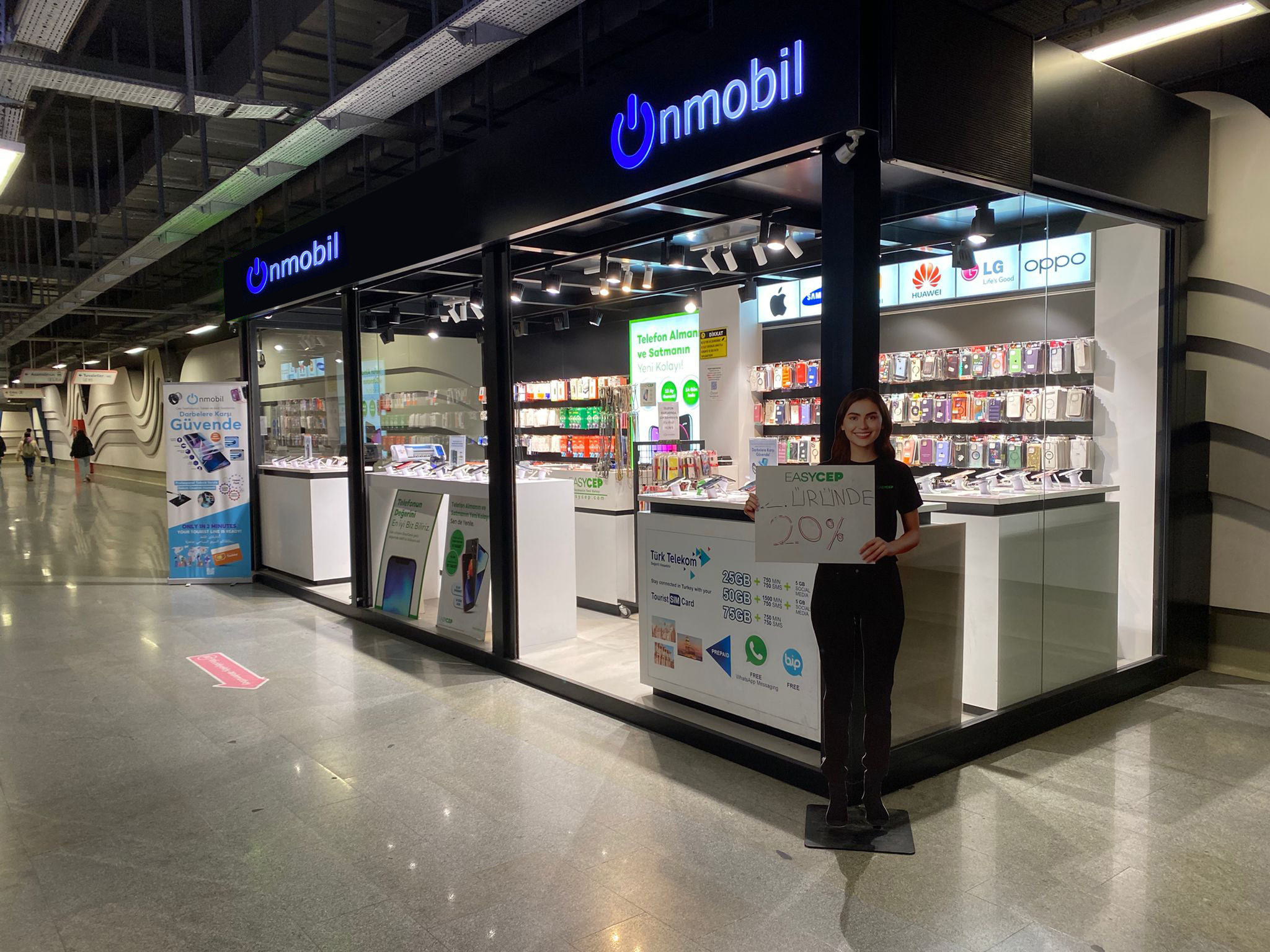 Mecidiyeköy Metro İstasyonu Mağaza